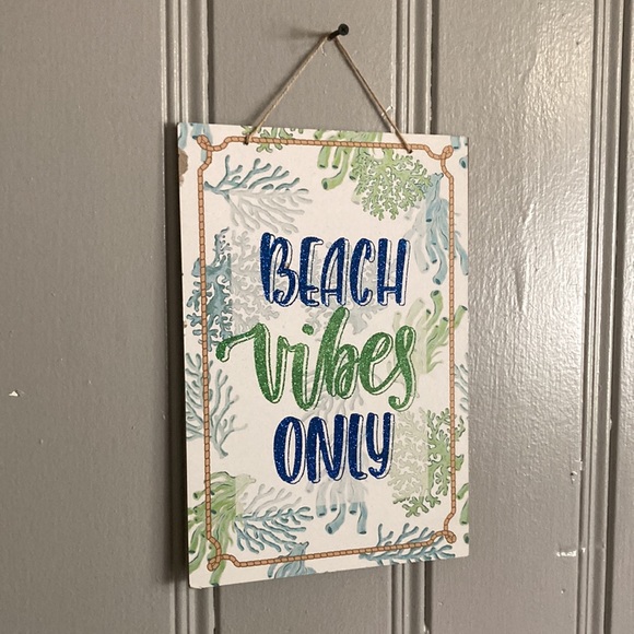 NWT Blue & Green Glittered BEACH VIBES ONLY Wooden Decoration Sign w/ 🪸 - Picture 3 of 11